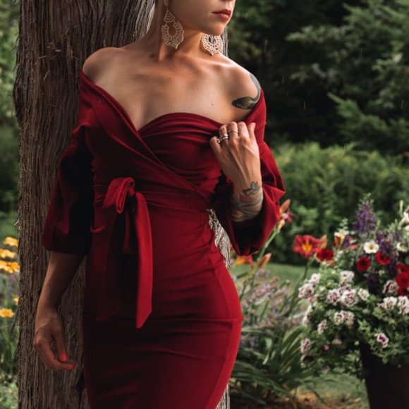 Red Off-the-Shoulder Bodycon - Picture 2 of 8